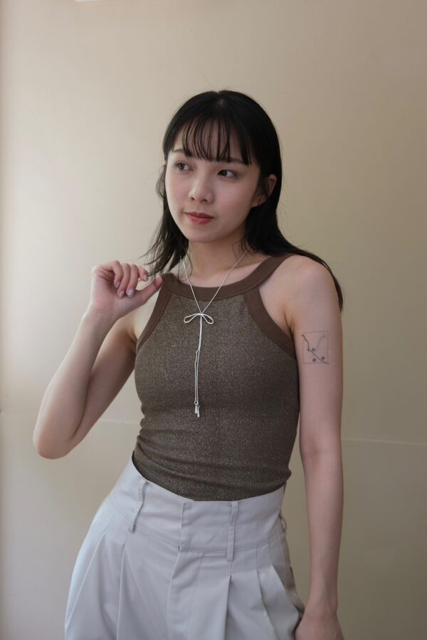 nomo ꕤ 晨光漫遊！微光澤削肩bra top（S/M/L）咖