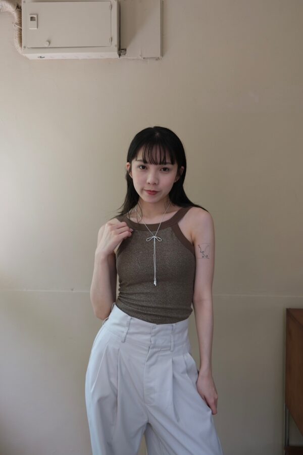 nomo ꕤ 晨光漫遊！微光澤削肩bra top（S/M/L）咖