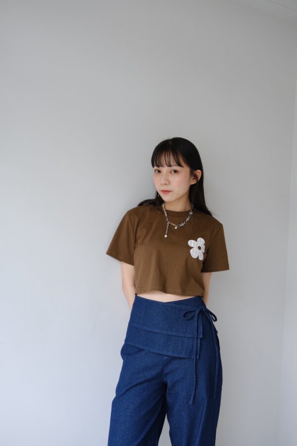 nomo ꕤ   小花飛揚！小花logo格子造型短版上衣 （S/M/L）咖