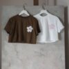 nomo ꕤ   小花飛揚！小花logo格子造型短版上衣 （S/M/L）咖