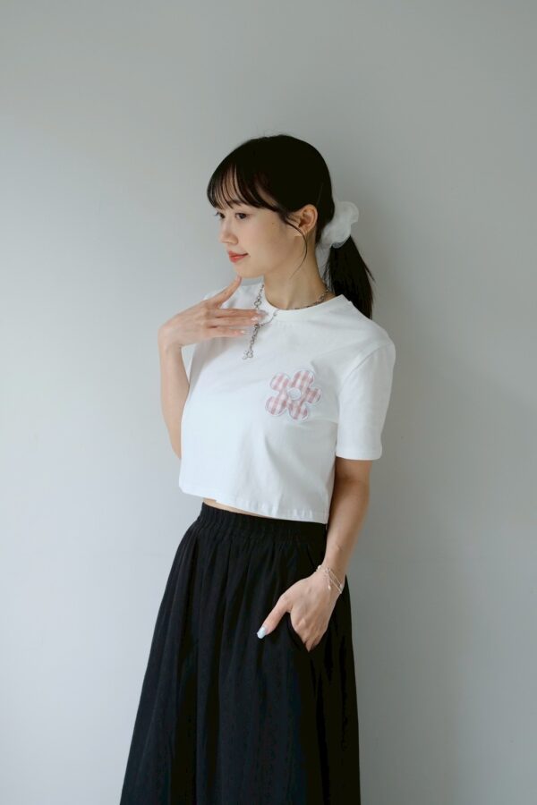nomo ꕤ  小花飛揚！小花logo格子造型短版上衣 （S/M/L）白