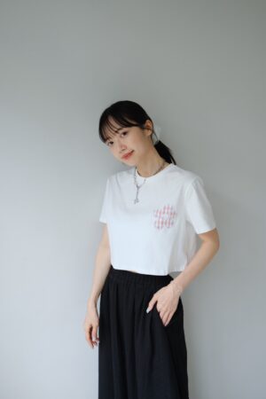 nomo ꕤ  小花飛揚！小花logo格子造型短版上衣 （S/M/L）白
