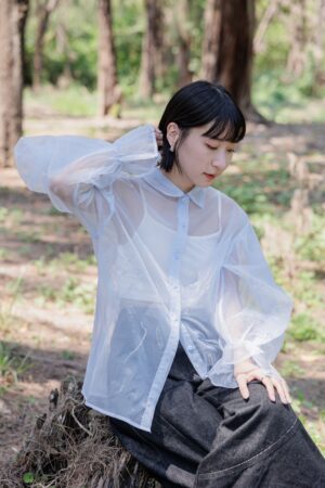 nomo ꕤ 柔和微光！澎澎袖透膚立領襯衫 藍