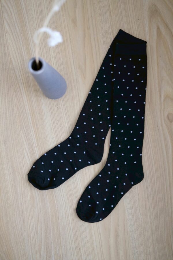 nomo選物 ꕤ 點點造型坑條長襪 黑（korea）