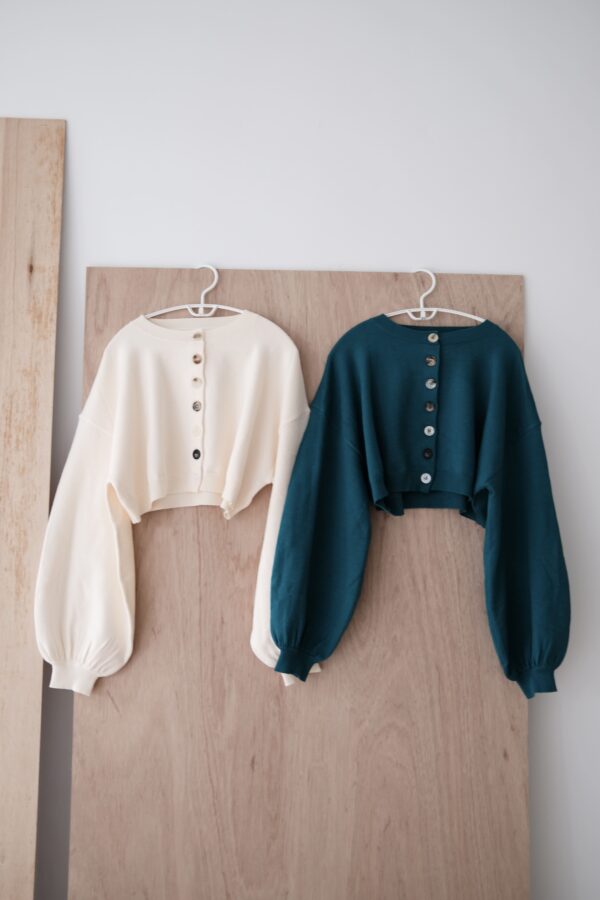 nomo ꕤ 柔軟纏繞！針織澎袖短版外套 藍綠