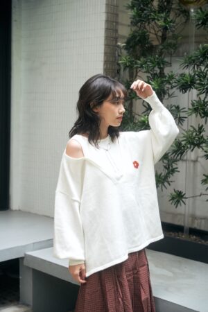 nomo ꕤ 秘密花園！假兩件針織挖肩logo毛衣 白