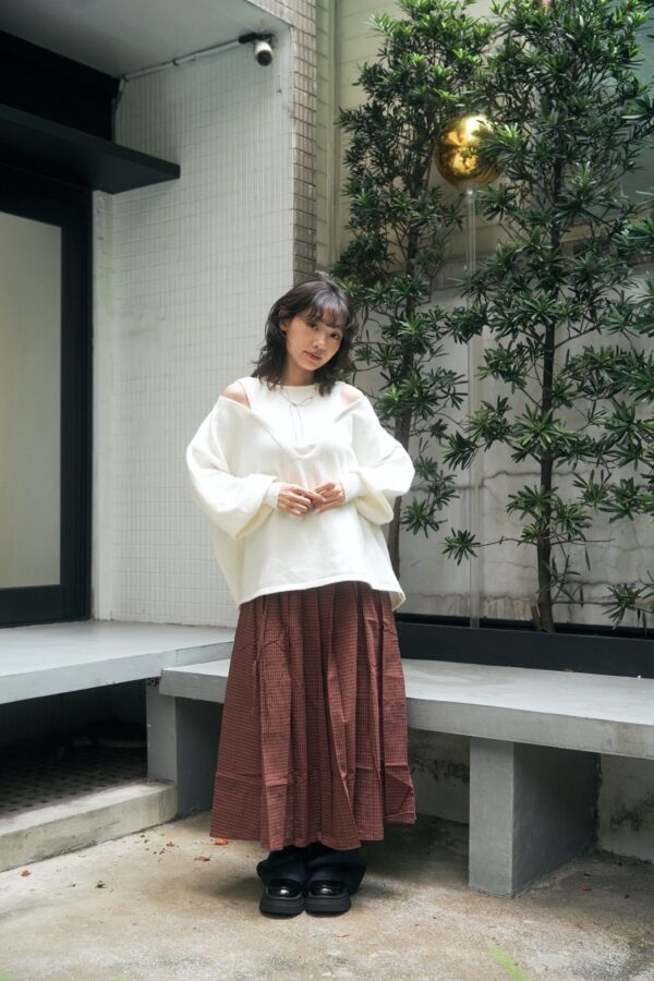 nomo ꕤ 秘密花園！假兩件針織挖肩logo毛衣 白