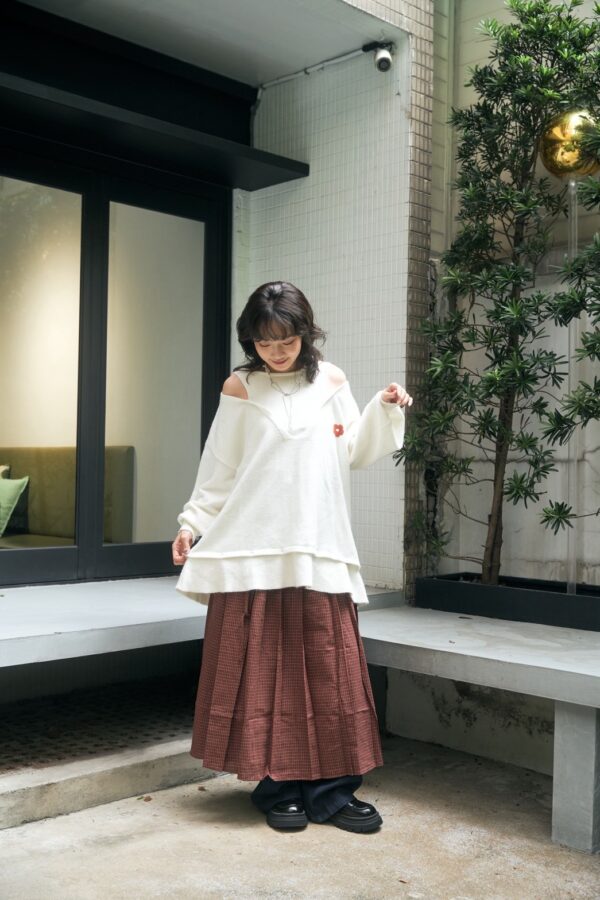 nomo ꕤ 秘密花園！假兩件針織挖肩logo毛衣 白