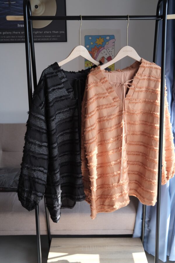 nomo ꕤ 輕暖線條！織紋綁帶澎澎袖上衣 黑