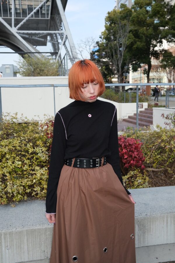 nomo ꕤ 花影呢喃！小花刺繡坑條上衣（S/M/L）黑