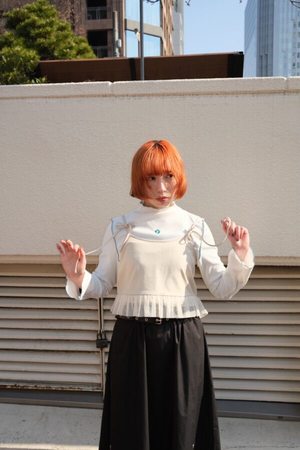 ❗️限量預購❗️花影呢喃！小花刺繡坑條上衣（S/M/L）白