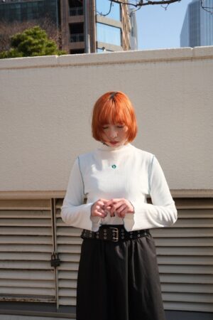 ❗️限量預購❗️花影呢喃！小花刺繡坑條上衣（S/M/L）白