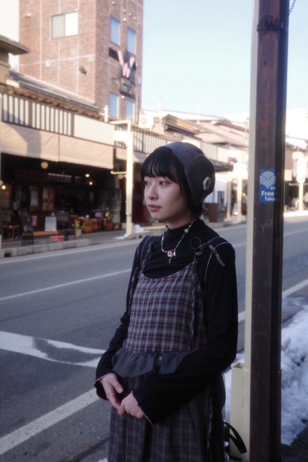 nomo ꕤ 花影呢喃！小花刺繡坑條上衣（S/M/L）黑