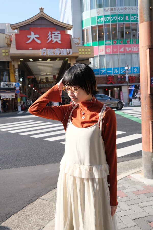 ❗️限量預購❗️花影呢喃！小花刺繡坑條上衣（S/M/L）紅