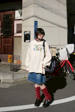 nomo ꕤ 旅途畫信！聯名印花大學T 米白