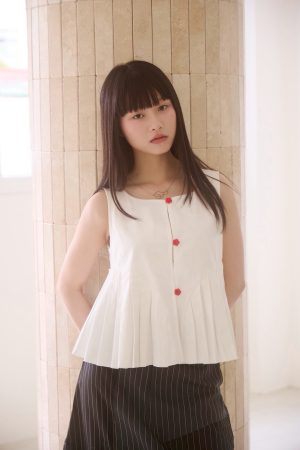 LINE_ALBUM_2026424_260424_73 nomo ꕤ 甜夢啟程!百褶設計小花釦背心 白