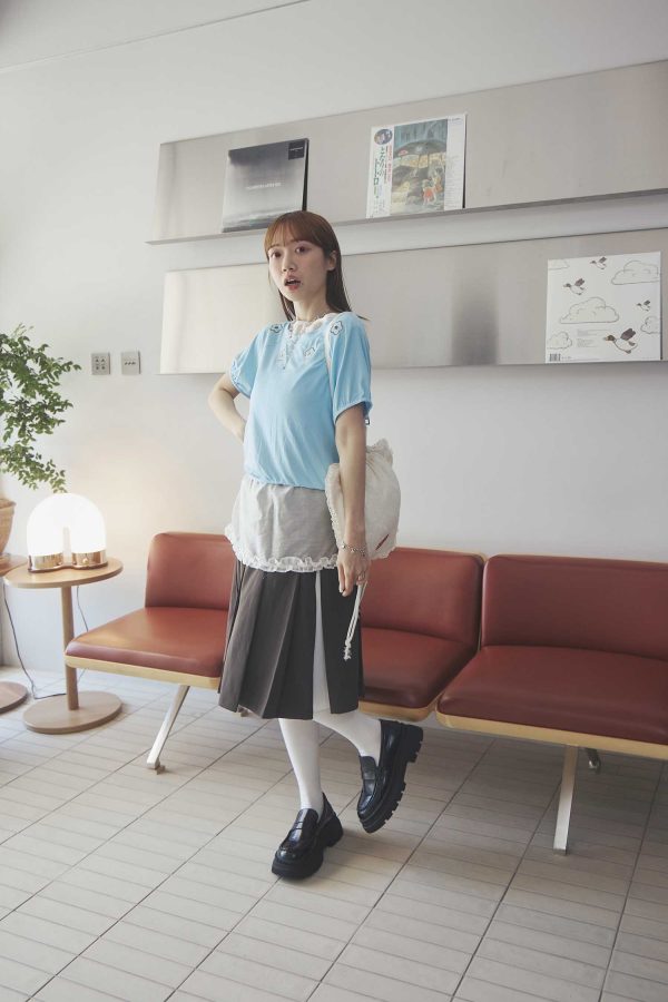 nomo ꕤ 百花齊放！小花刺繡下擺鬆緊短袖上衣（S/M/L）藍
