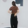 ❗️限量預購❗️慵懶漫步！排釦設計短版皺褶短袖上衣（S/M/L）咖