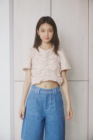 nomo ꕤ 慵懶漫步！排釦設計短版皺褶短袖上衣（S/M/L）條紋
